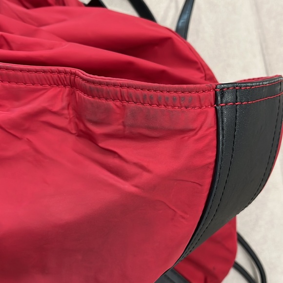 AUTHENTIC BURBERRY $575 BUCKLEIGH RED LARGE NYLON OVERNIGHT PURSE TOTE BAG - Picture 8 of 9